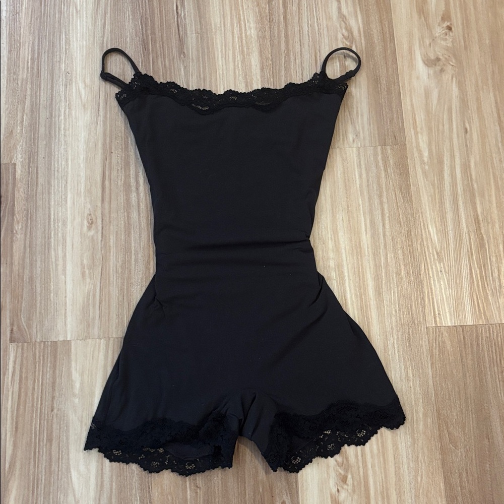 SKIMS Black Lace Detail Apparel